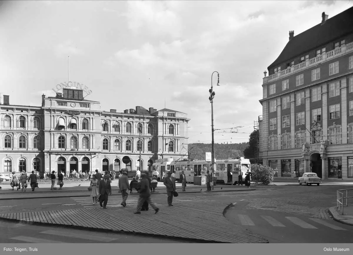 torg, mennesker, trikk, gateliv, forretningsgård, Østbanestasjonen