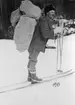 Lantbrevbärare Bengt Georg Olofsson på linjen
Lidsjöberg-Sjoutnäset vid Lidsjöbergs vägskäl med  70 kg post, mars 1939. Omkring 4 mil.