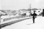 Skidande brevbärare, Wildhaus, St.Gallen, Schweiz, år 1912.