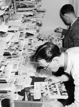 Lokalbrevbärarna vid postexpeditionen Danderyd 2.  Nora Torg
4.  Foton 1955.