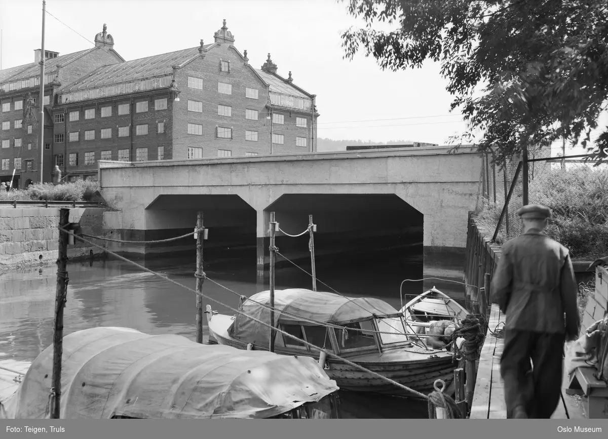 elv, småbåter, mann, bro, mennesker, kontorbygning, Oslo tollsted