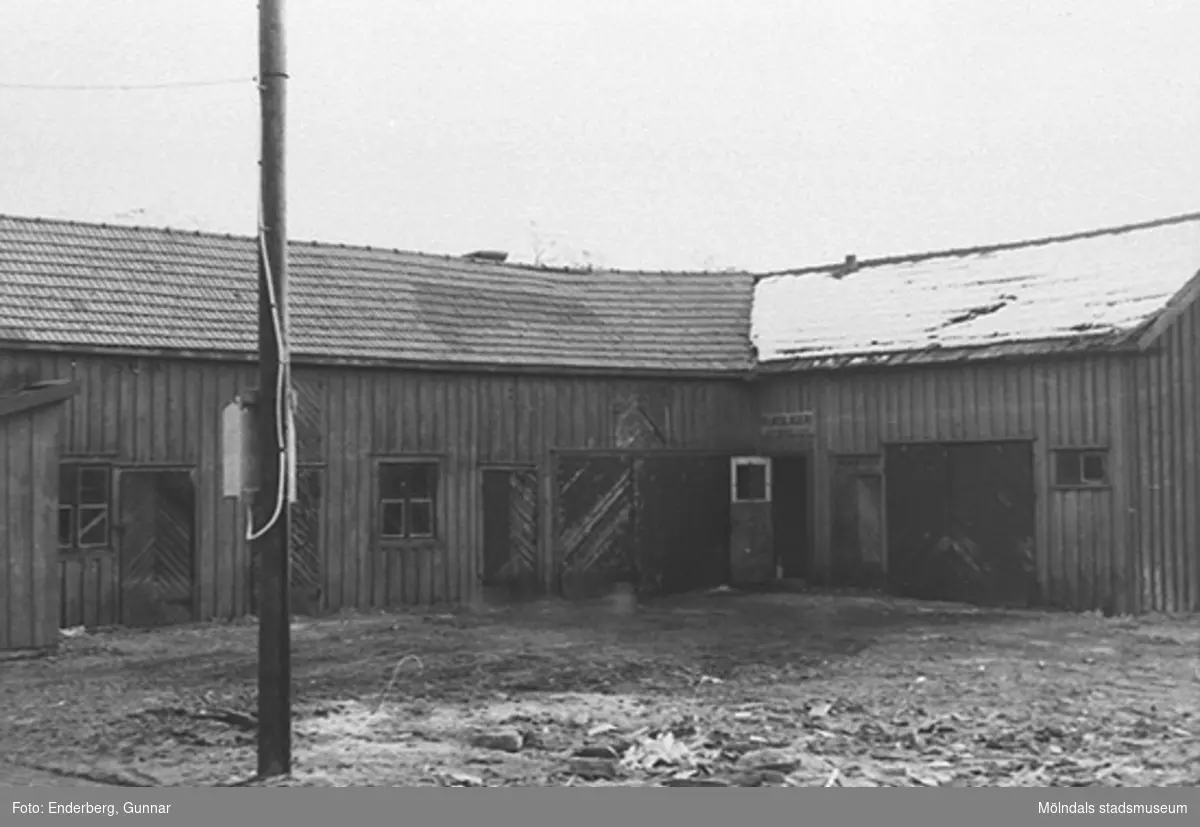 Gårdsbyggnad till Niklassons charkuteri på Kungsbackavägen 13, 1940-tal. Byggnaden revs 1962.