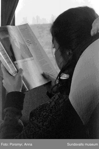 Dokumentation av bussresa med Y-bussen, Sundsvall - Stockholm tur och retur, 1998.Se bildtexter och fotoprotokoll.