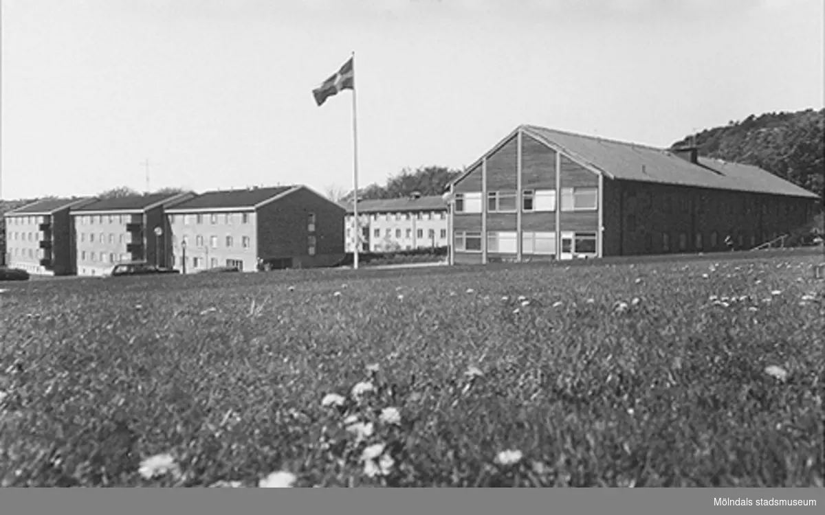 Inflyttning från det tidigare försörjningshemmet/äldreboendet Kärra Hökegård påbörjades 1951.