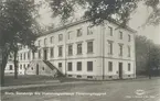 Skara, postkontor.  Postkontoret inrymt här sedan 1928. 
Ingång på gaveln till höger.  Foto 1930-talet.