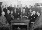 Sittande fr v: Pm Herman Åslund, Wellander (engelsklärare), Gerd
Harms, Gerring (tysklärare), Victor Flodman, Callin (fransklärare),
Thora Falkenström, Arvid Frithiof (pm Sth 20), Einar Sandberg.
Stående fr v: Lars Bäck, Rune Skogmar, pm Leonard Jörlen, Sture
Winqvist, Erik Karlesson, Nils Terje, Hjalmar Ganelius, pd Birger
Dahlström.