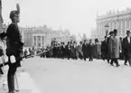 Världspostkongressen 1924. Tåget till Rikssalen kommer upp för Lejonbacken.