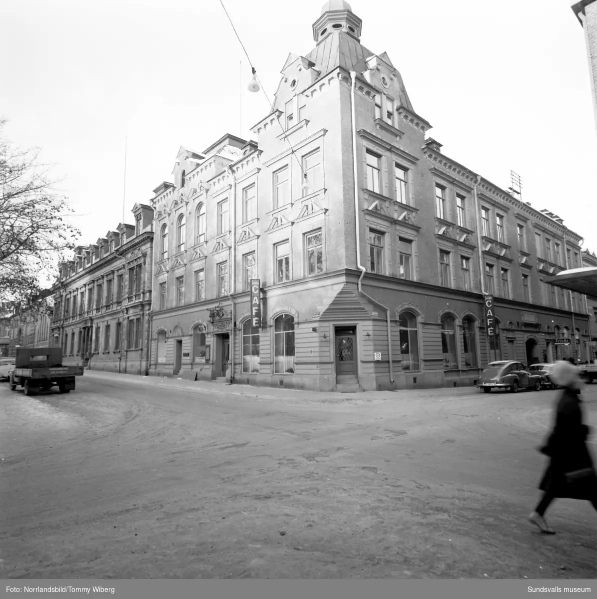 Exteriörbild på Hantverkshuset i korsningen Kyrkogatan-Thulegatan.