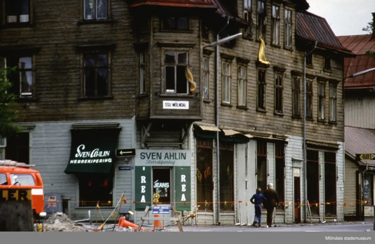 Sven Ahlin Herrekipering på Kvarnbygatan 25 "Frituna" i Mölndal, 1970-tal.