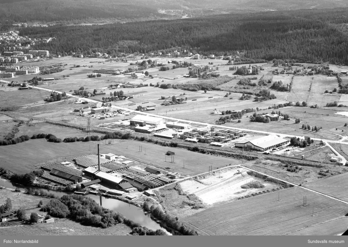 Flygfoto över västra industriområdet med Nacksta tegelbruk.