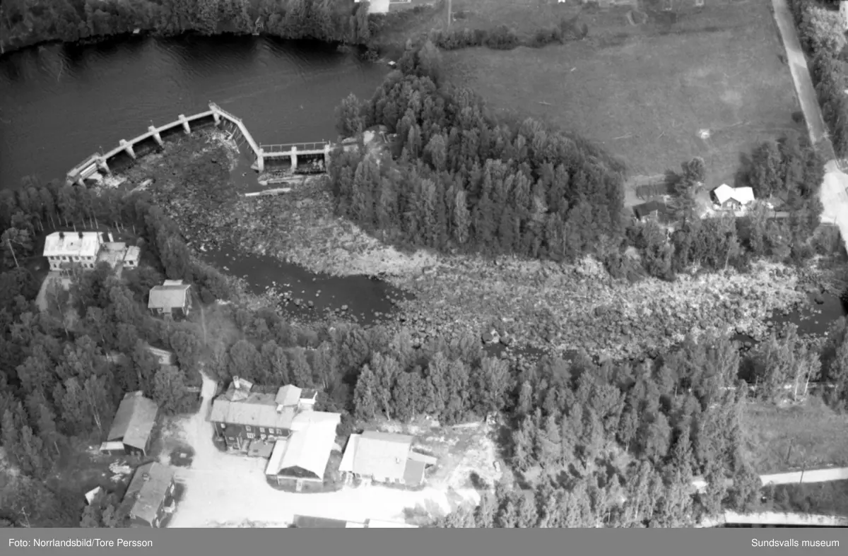 Flygfoton över Ljungans dalgång vid lågvatten. Stöde, Viskan, Torpshammar, Fränsta, Ljungaverk.