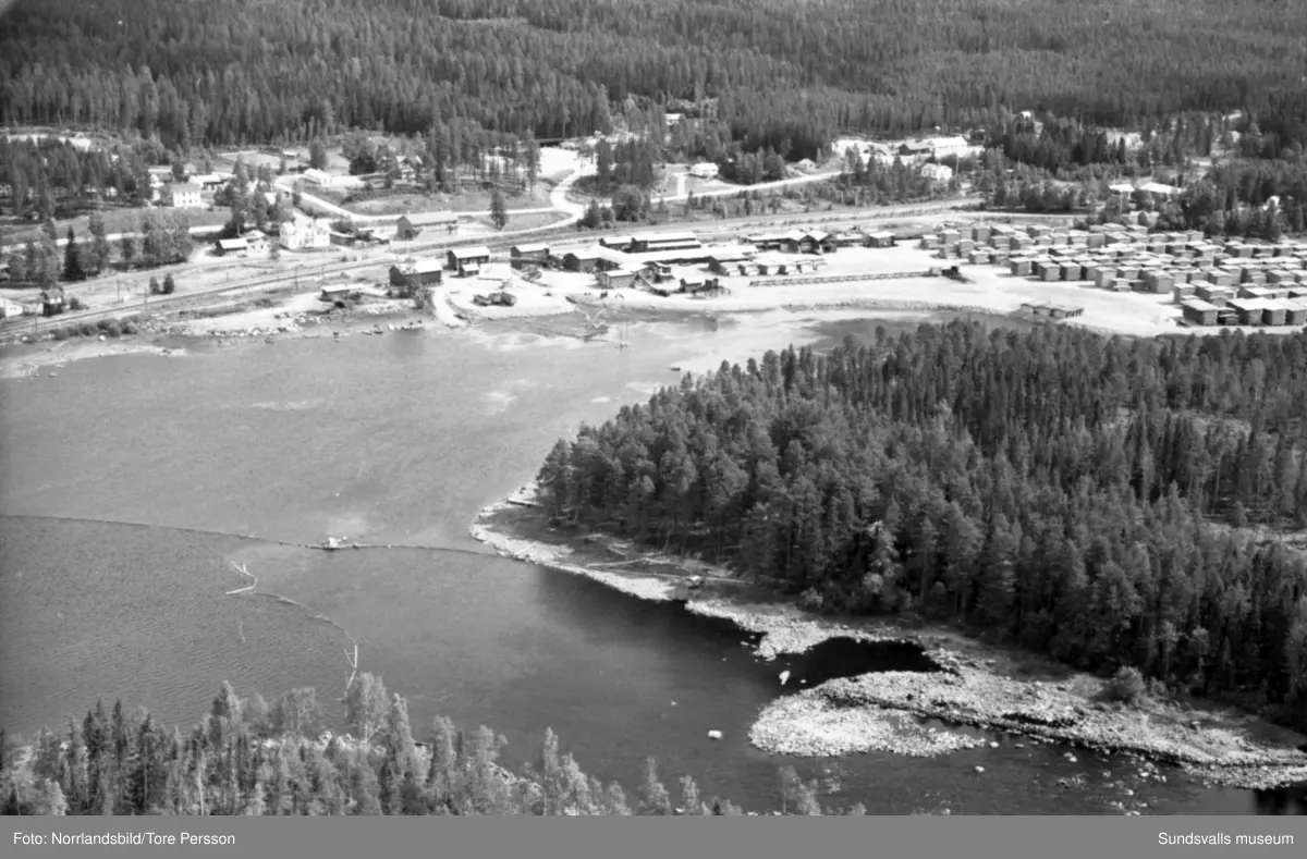 Flygfoton över Ljungans dalgång vid lågvatten. Stöde, Viskan, Torpshammar, Fränsta, Ljungaverk.