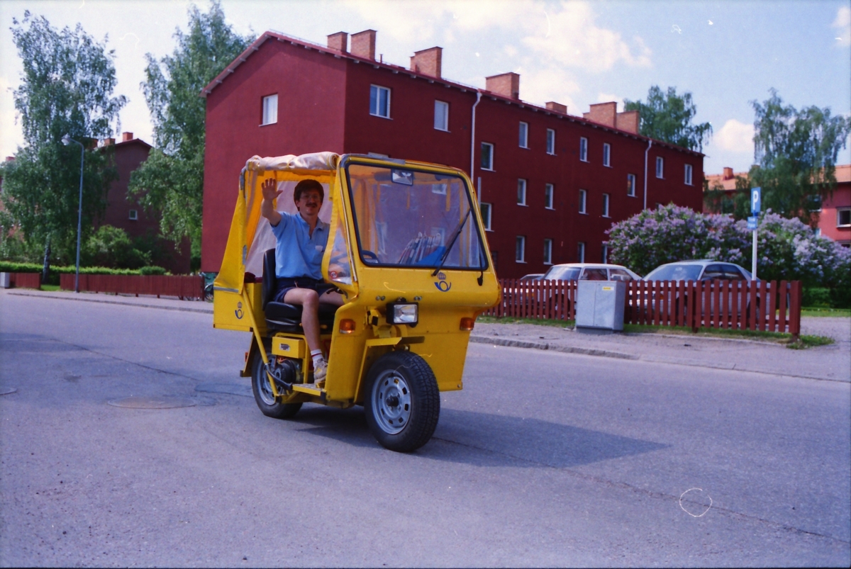 Elmopeden Tugger i stadsdelen Svartbäcken Uppsala, 1995.