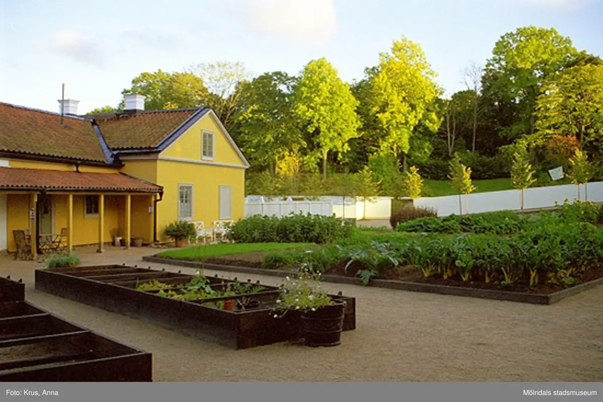 Köksträdgården och "tjänstefolkbyggnaden" i Gunnebo.