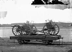 Feltkanon med tilbehør.