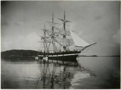 [från fotobeskrivningen:] [---] "Skolskeppet ABRAHAM RYDBERG