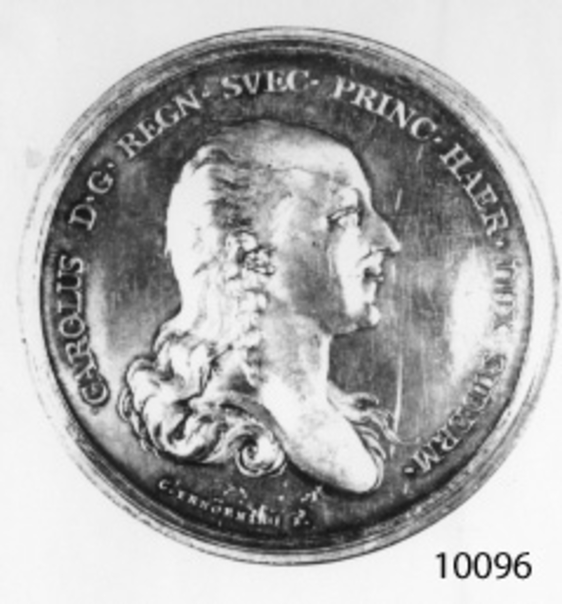 Över segern vid Hogland 1788.  Orginal.
Text: Ena sidan: TANTO NOMINI TANTAE VIRTUTI, DE CLASSE RUSS. AD HOGL. D. XVII JUL MDCCLXXXVIII
Andra sidan: CAROLUS D. G. REGN. SVEC. HAER. DUX, SUDERM. C. ENHÖRING.
( Präglad av C. Enhörning ).