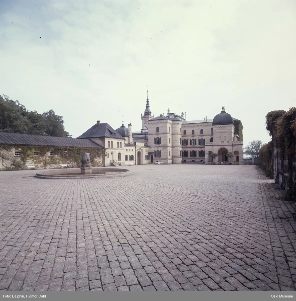 Fritzøehus slott, gårdsplass