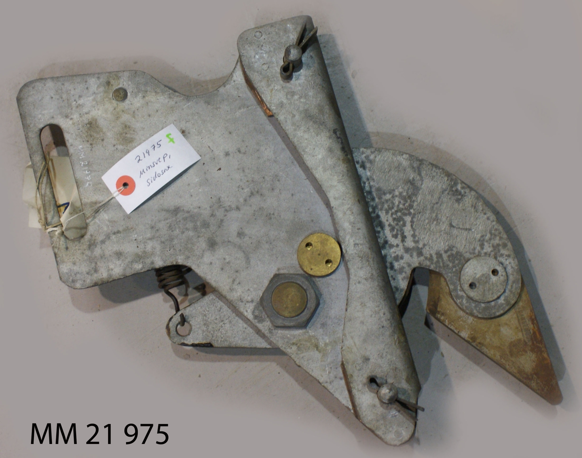 Sidosax till minsvep, av järn. Styrbord eller babord.
SSS 337