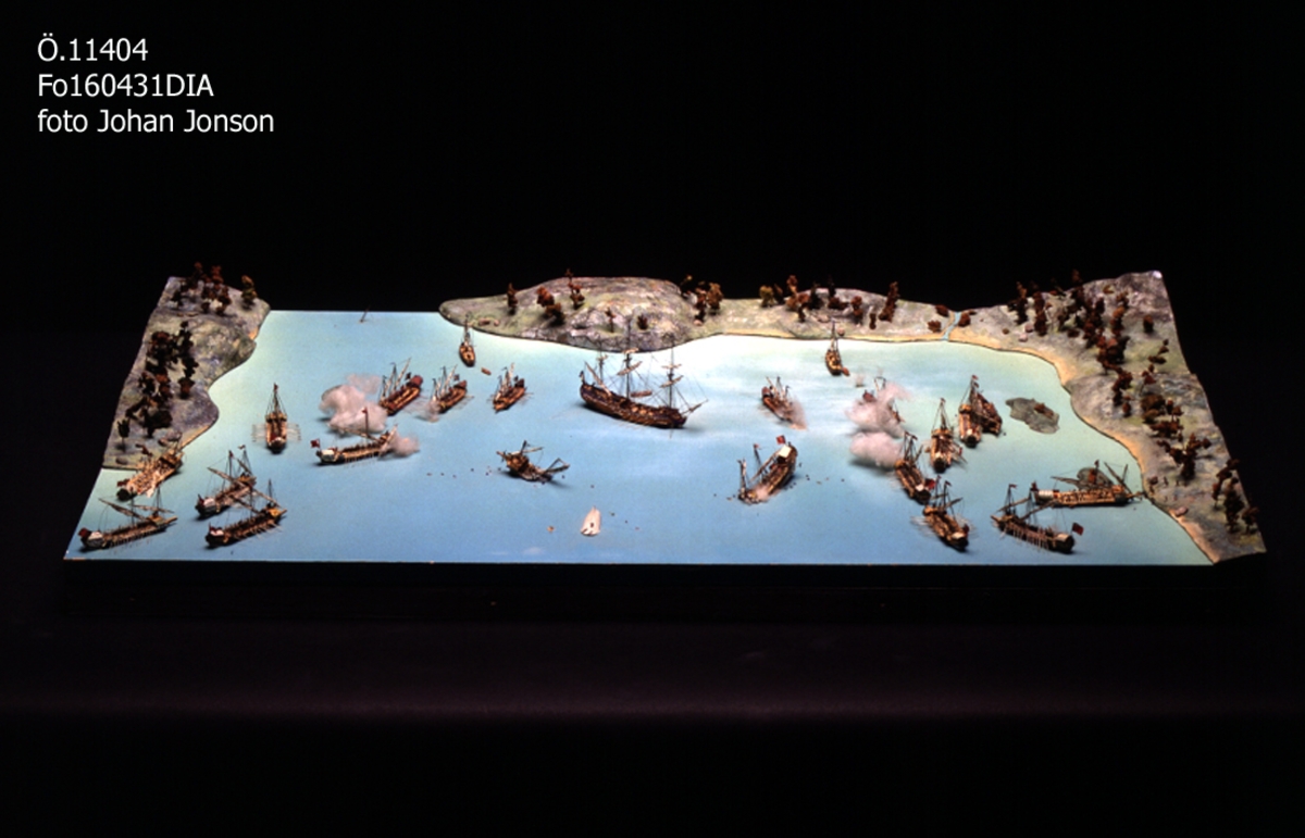 Modelldiorama visande striden mellan en rysk och en svensk eskader vid Hangö udd den 27 juli 1714.