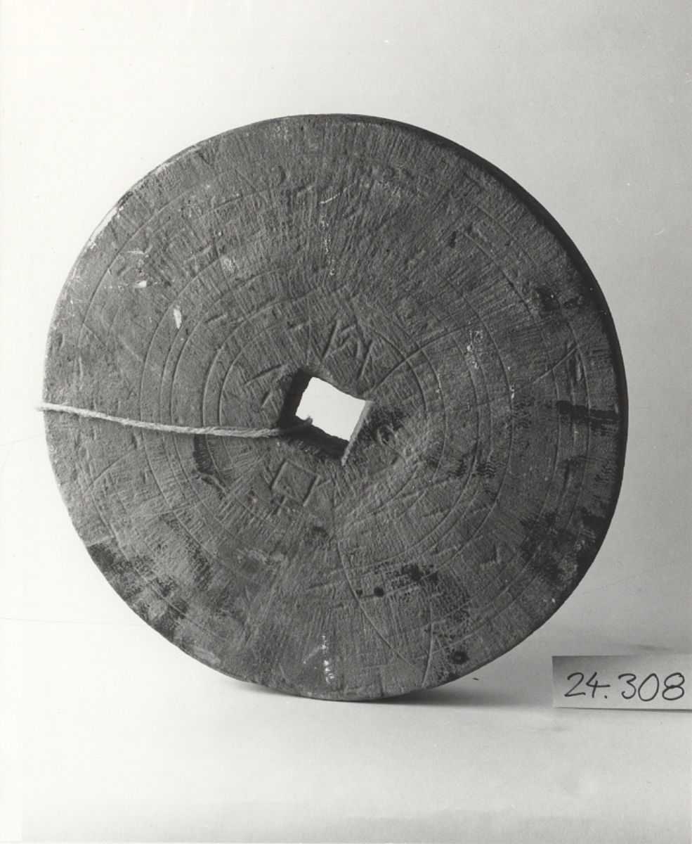 Fyrkantigt hål för axel 50 x 50 mm.Föremålets form: Rund