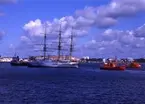 Flyttning av Jarramas från Marinmuseum till Handelshamnen inför Baltic Sail 2000 som äger rum 3-6 augusti.