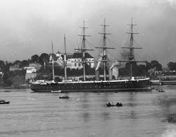 Britisk panserskip ved Akershus.