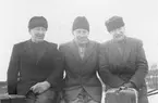 Uppland, Stockholms län, Frötuna skeppslag, Länna socken, Vettershaga. Alvar, Alfred och Gottfrid Olsson, fd skeppare på Adalia. de två förstnämnda bröder. Foto 1950.