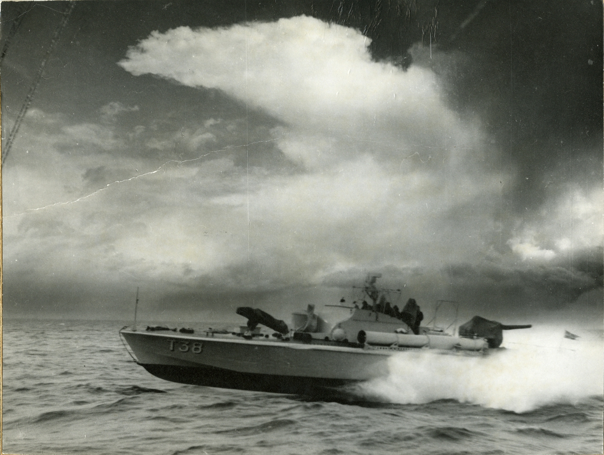 T 38 (1951)