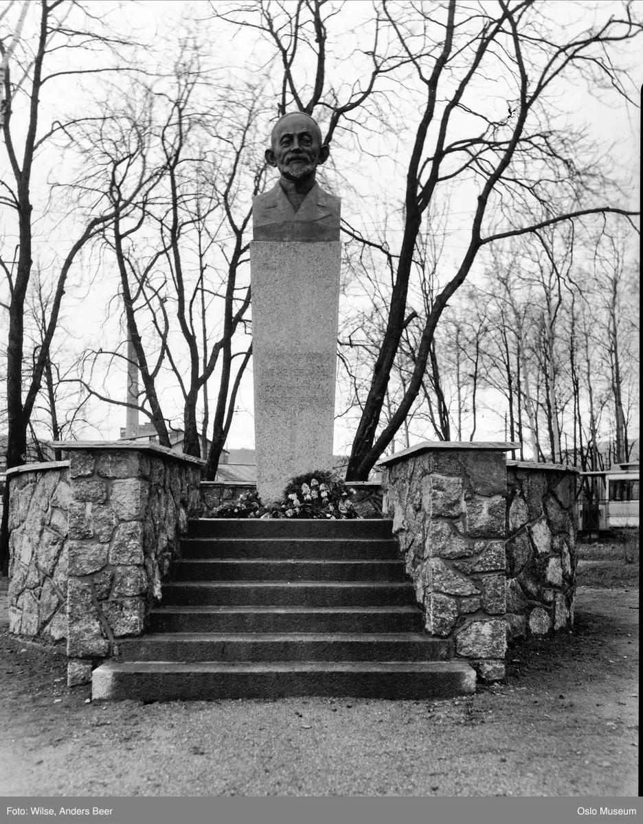 park, portrettbyste, krans, trikk