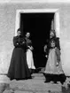 Lotten Törnqvist, Elin Liljefors, Hilda Trotzig och Carin Liljefors, Svartbäcksgatan 37, kvarteret Edda, Svartbäcken, Uppsala 1900 - 1901