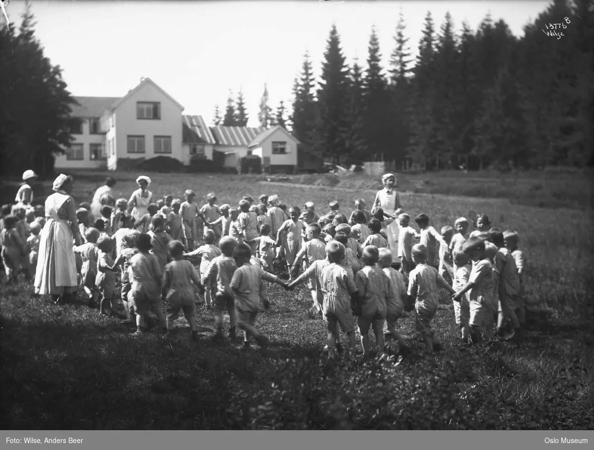 Frelsesarmeens barnehjem Trollstua, barn, pleiere, lek