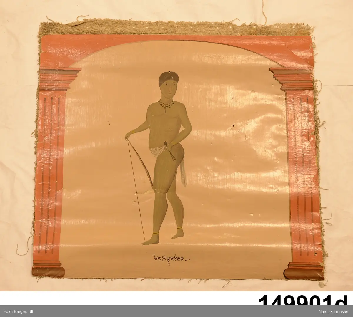 Väggmålning i sex delar. Oljemålning på väv. Rektangulära fält med ljust beige bottenfärg, fälten vertikalt indelade av kolonner i orange färg. Valvbågar mellan kolonnerna under vilka olika människor står. 
A. Tre personer, en under varje valvbåge. Till vänster och i mitten en turkisk Janitschar, till höger en staty föreställande Gustav III. Se beskrivning under A.
B. Två personer under samma valvbåge. En vit man med piska hotar en svart man. Se beskrivning under B.
C. Två personer under var sin valvbåge. Till vänster en man med bar överkropp och snabelskor, till höger en kvinna med bar överkropp och solfjäderformad huvudbonad. Se beskrivning under C.
D. En man med mörk hudfärg, naken sånär som på höftskynke hållande pilbåge. Se beskrivning under D.
E. En man med mörk hudfärg med turbanliknande huvudbonad och inlindad i tygstycke. Se beskrivning under E.
F. En kvinna med mörk hudfärg med bar överkropp. Kjolliknande klädesplagg på underkroppen. Se beskrivning under F.

I bilagan skriver säljaren, Jonas Eriksson från gården Ängs, att målningarna består av tio delar. Sex delar är förvärvade av museet. Även årtalet för utförandet fanns målat i rummet, men detta är inte med i förvärvet. Säljaren uppger att målningarna är utförda av en man med namnet Hedén, bördig från Falun men boende "den tiden" i Vängsbo by i Ovanåkers socken, under 1860-talet. Väggfälten var placerade i sängstukammaren i stora mangårdsbyggningen på norra sidan på den övre våningen. Nedanför målningarna fanns en bröstpanel ovanför dessa en taklist (skiss i bilagan), båda vitmålade. Våggmålningarna erbjöds museet då de skulle plockas ned från väggen.

Se uppgifter om påförd text, mått, färg, material och teknik under NM.0149901.
/Maria Maxén 2012-02-29
