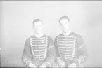 En furir och en korpral vid livhusarerna i uniform m/1895 (m/ä).