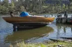 Sjösättning hos Segelsällskapet Gäddviken 2014, Svindersviken. Segelsällskapet Gäddviken (SSG) är ett 100-årigt segelsällskap med ungefär 250 medlemmar och ca 100 segelyachter.