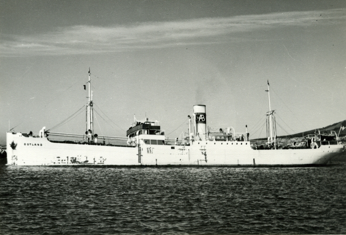 Ägare:/1929-57/: Ångfartygs AB Tirfing. Hemort: Göteborg.