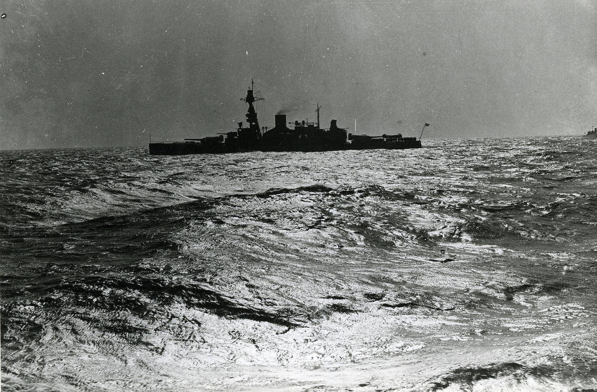 Pansarskeppet Gustaf V efter ombyggnaden år 1930.