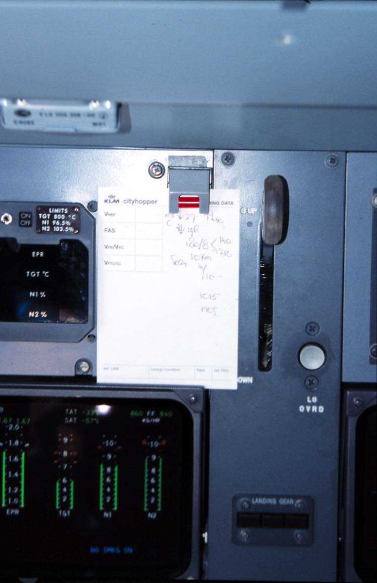 Lufthavn. Kontrollpanel i cockpit, Fokker 70 PH-KZA fra KLM