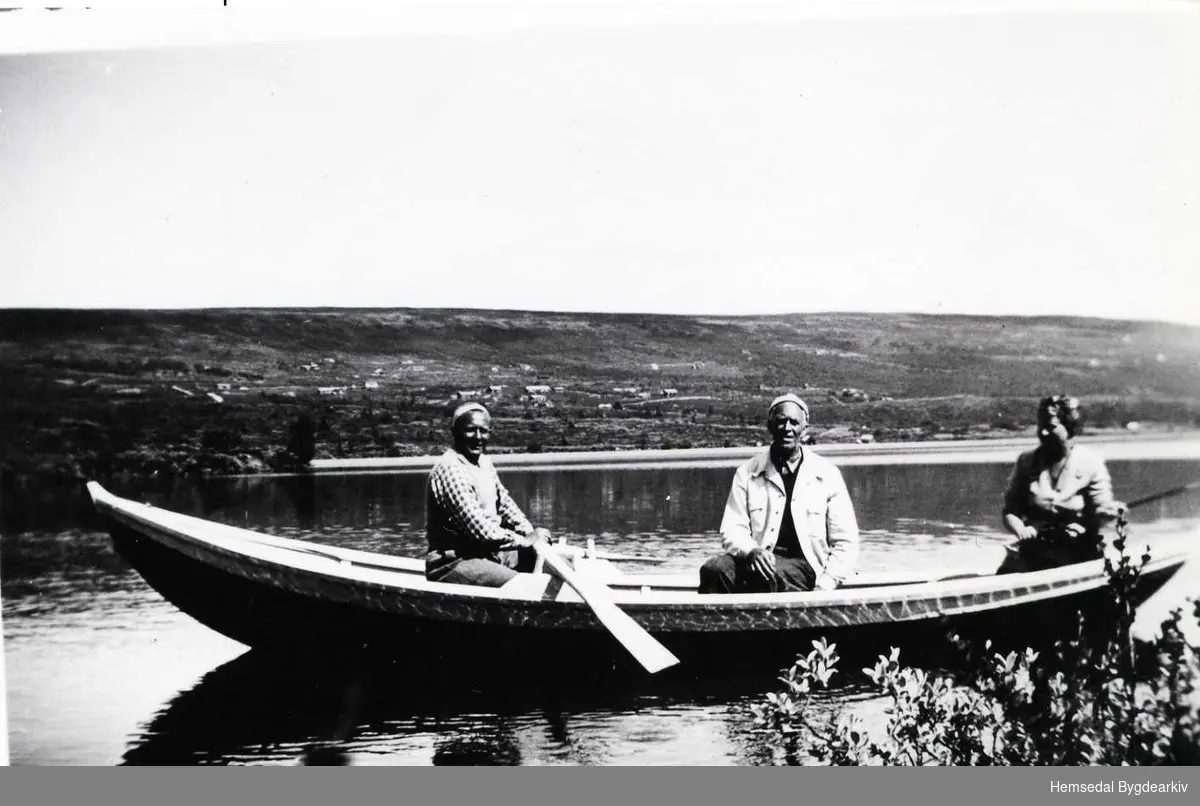 Turistar, familien Plesner, frå Jordestølen, på Storevatnet 1930-1940