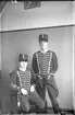 Två livhusarer i uniform m/1895.