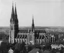 Uppsala domkyrka med omnejd
Exteriör