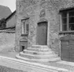 Strandgatan
Visby, Gotland
Exteriör

Svensk arkitektur: kyrkor, herrgårdar med mera fotograferade av Arkitekturminnesföreningen 1908-23.