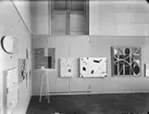 Utställning med konkret konst på Galerie Blanche 1949
Verk av konstnärerna Olle Bonniér, Arne Jones, Pierre Olofsson och Karl Axel Pehrson
Interiör