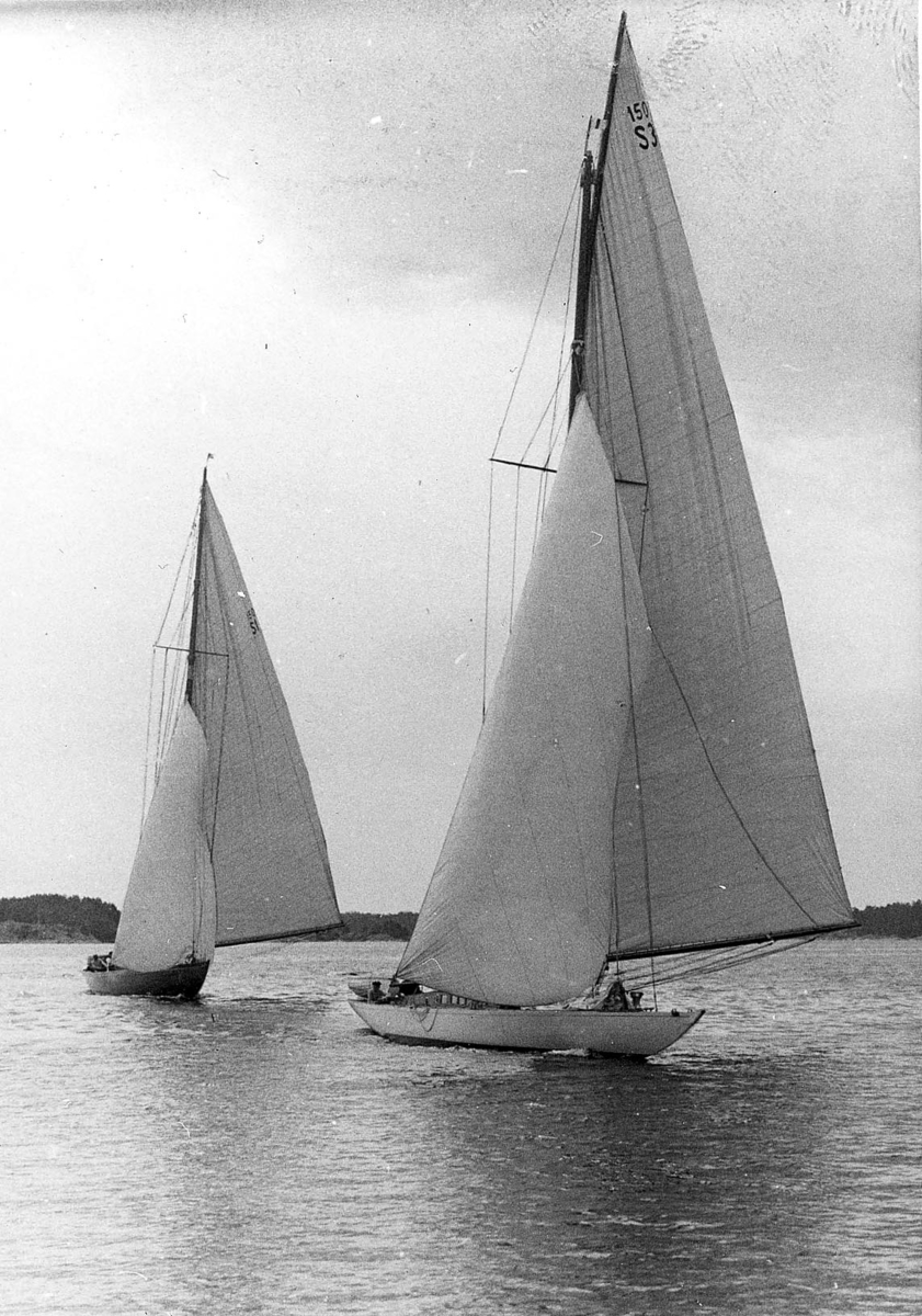 "Ingun och Ebella Pingstdistansseglingen 1922 i Arbodasundet foto: Bertil Norberg"