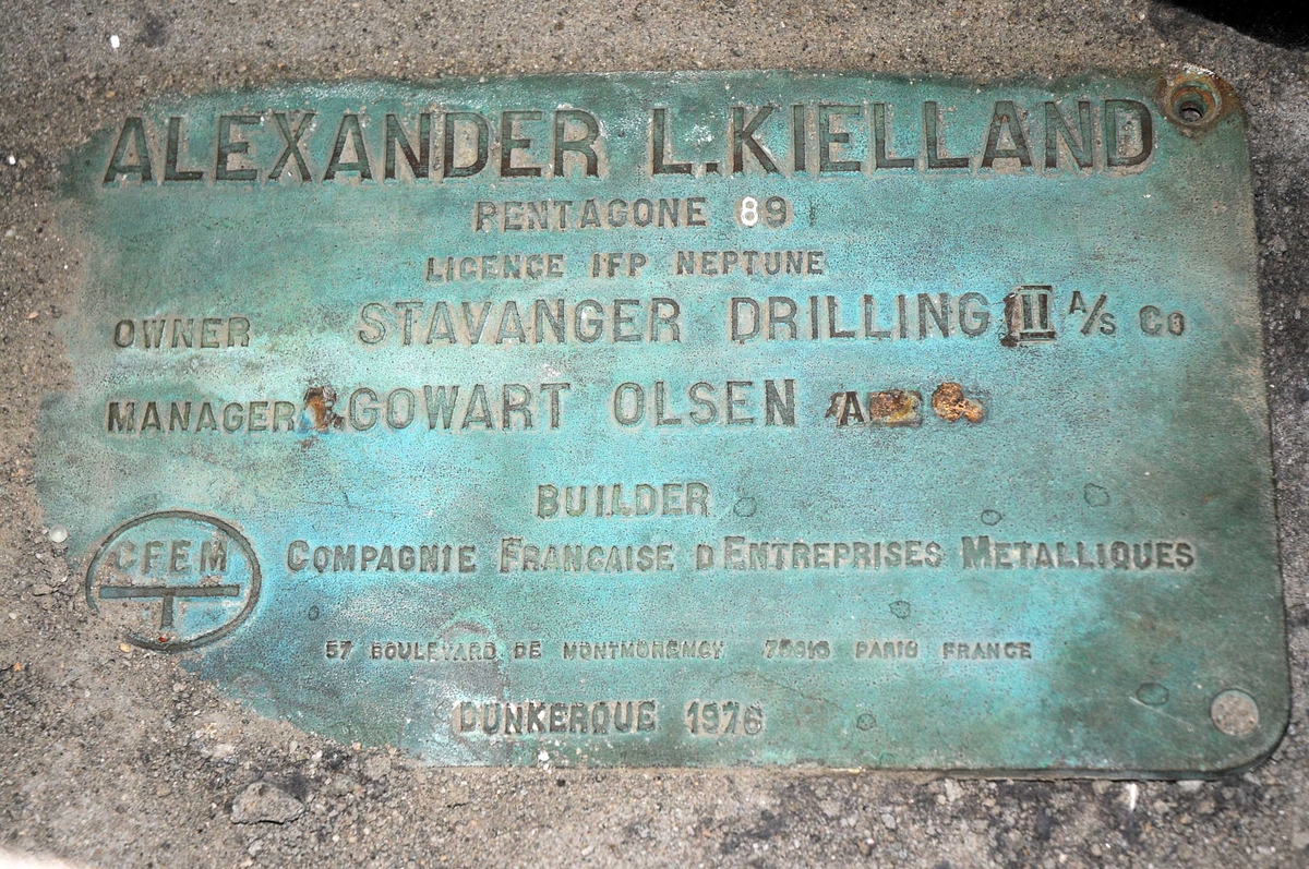 Navneskilt som ble hentet ut fra riggen Alexander L. Kielland i forbindelse med snuingen i 1983.