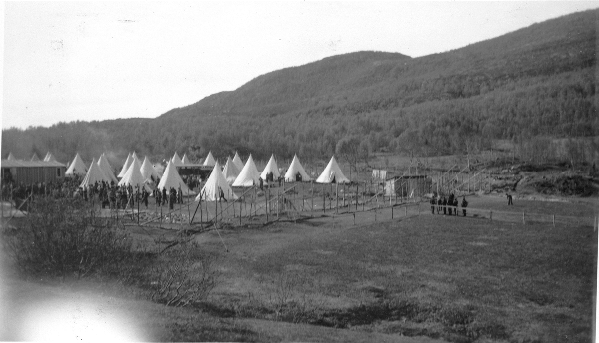 Telt i krigsfangeleiren på øya Skorpa i Kvænangen, 1940.