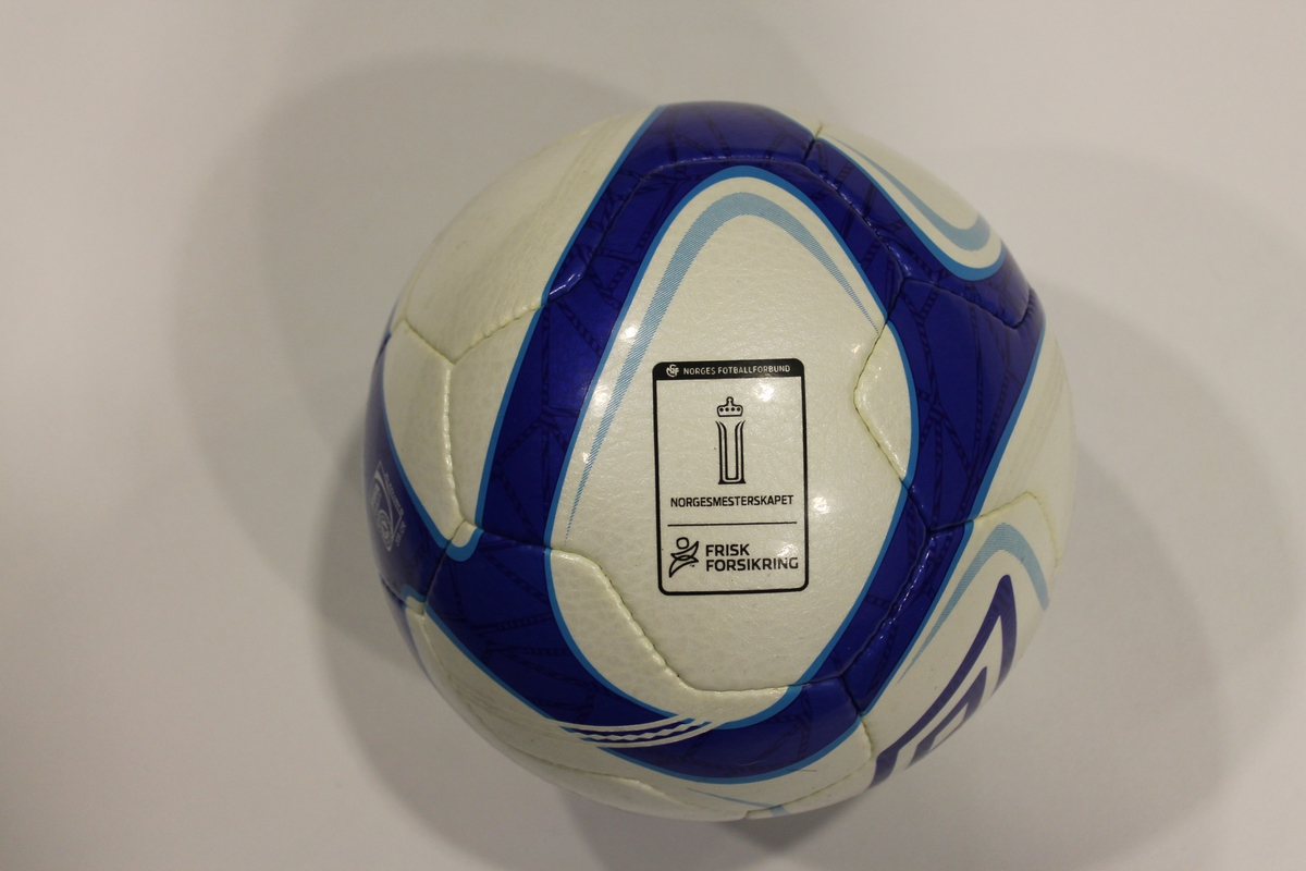 Umbro neopro fotball. FIFA quality approved. Samme modell som ble benyttet under cupfinalen for herre 6. novemver 2011 på Ullevaal Stadion mellom Aalesunds Fk og SK Brann