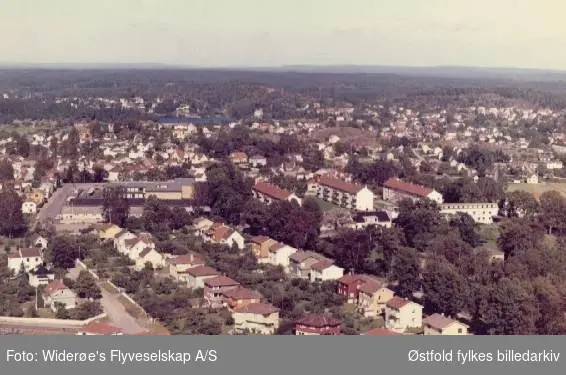 hus, haver, veier, trær, vann, Malakoff videregående,skole, park, 