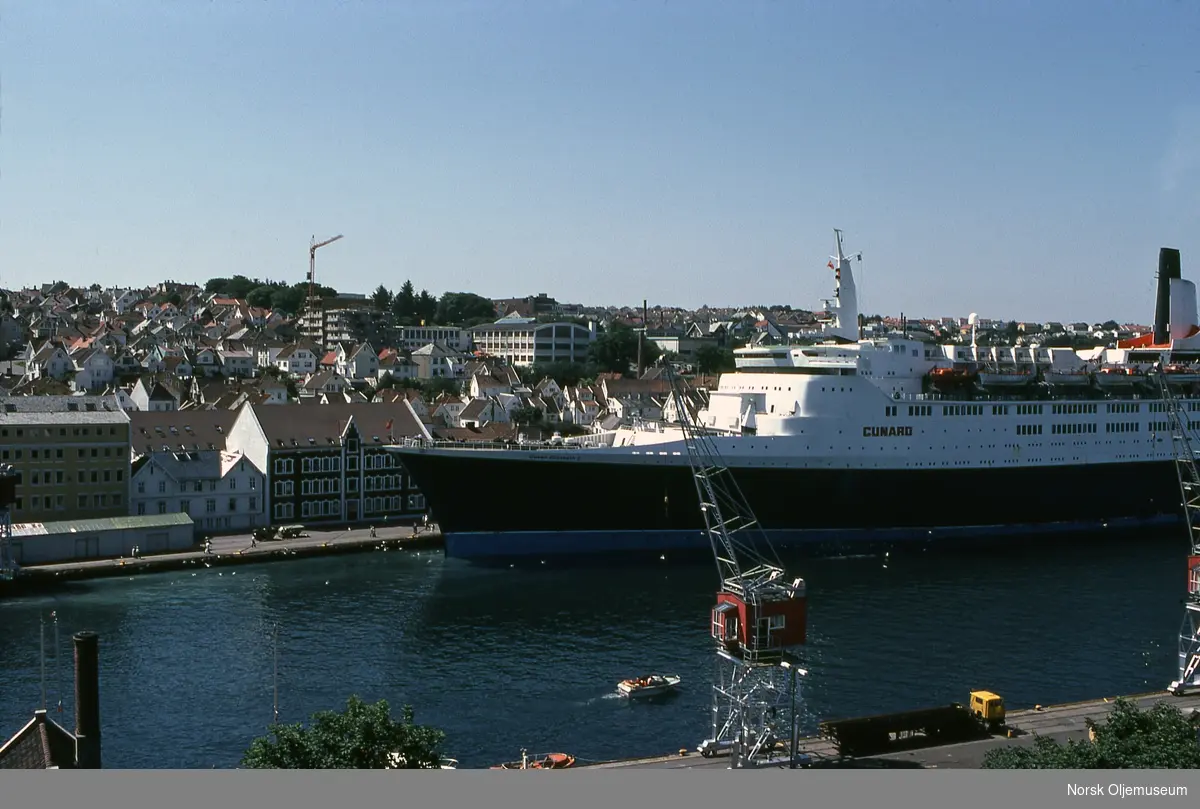 Queen Elisabeth 2 i Vågen, Stavanger.