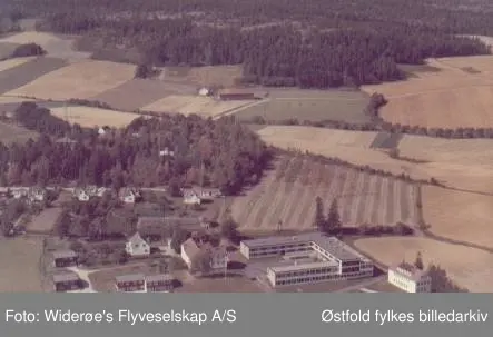 Haugetun ungdomsskole, Rolvsøy skråfoto 1963.
